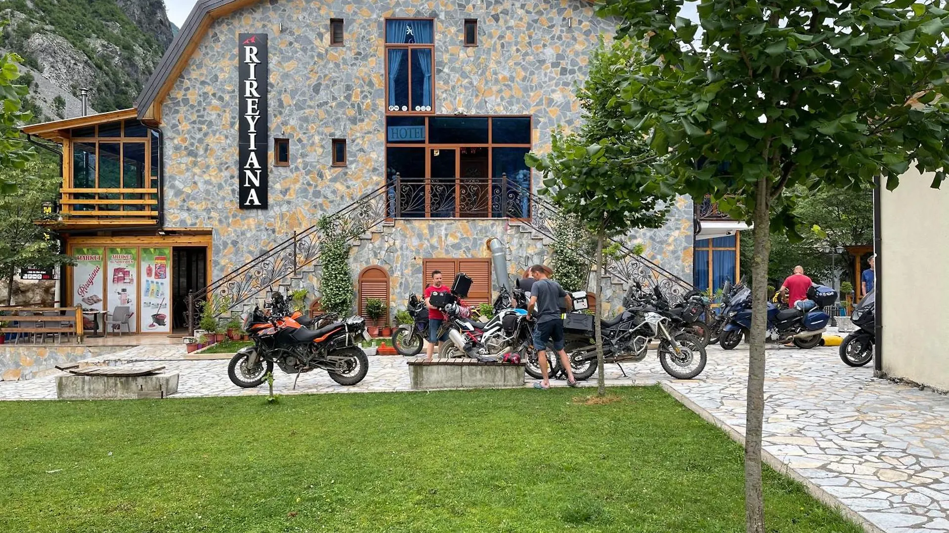 Rireyana Hotel Tamare